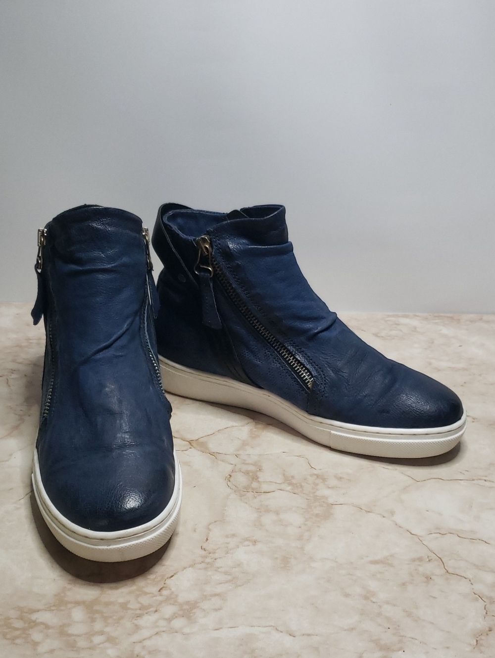 Miz Mooz Women’s Navy Leather Zip-Accent High-Top Sneakers Size 38